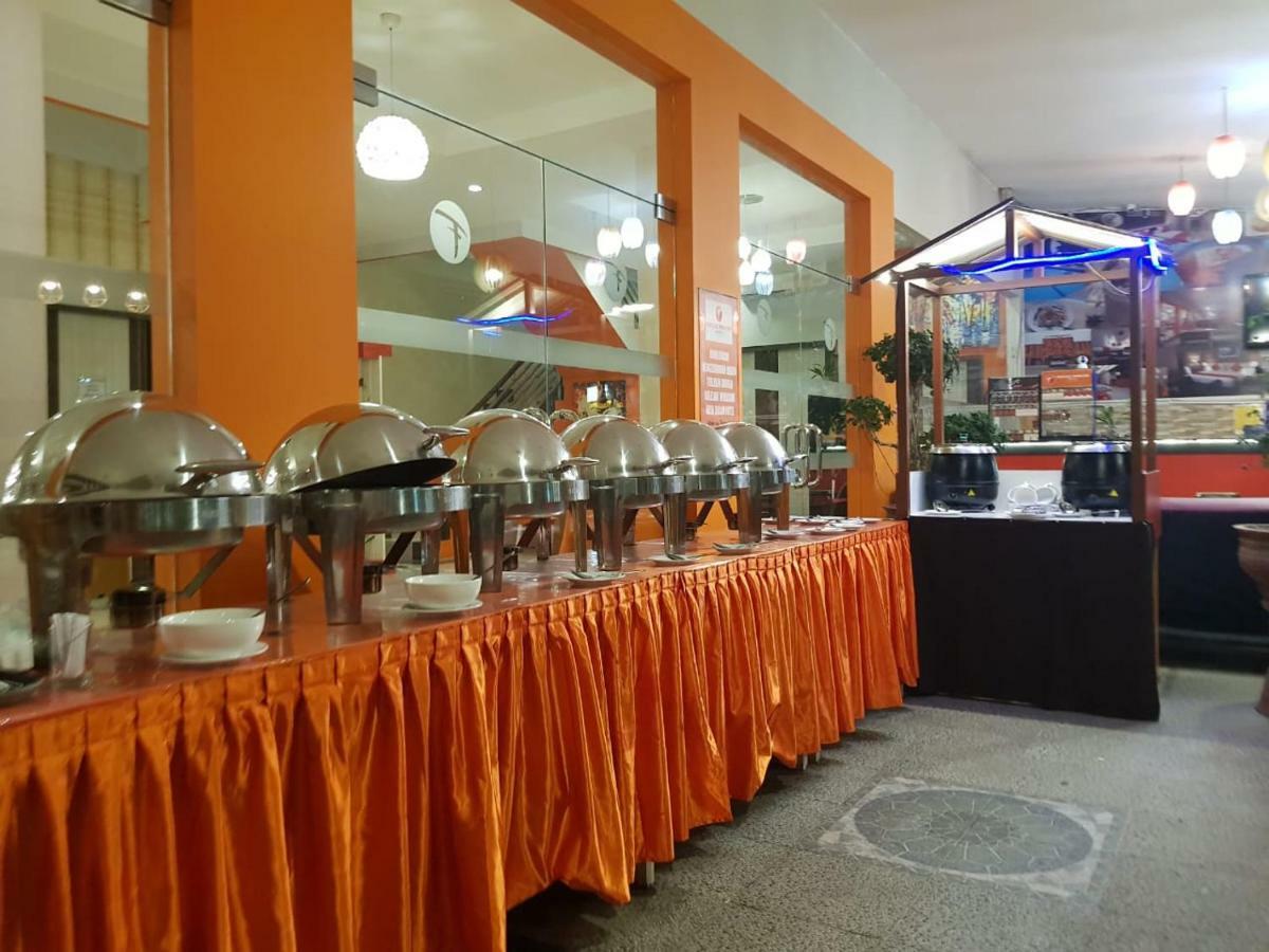 Fortune Front One Hotel Kendari Luaran gambar