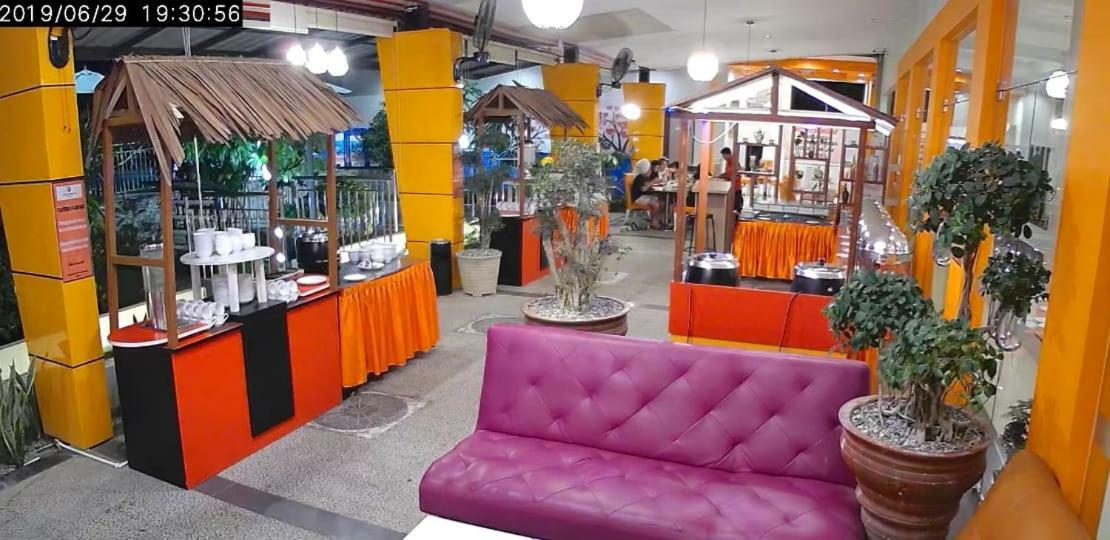 Fortune Front One Hotel Kendari Luaran gambar