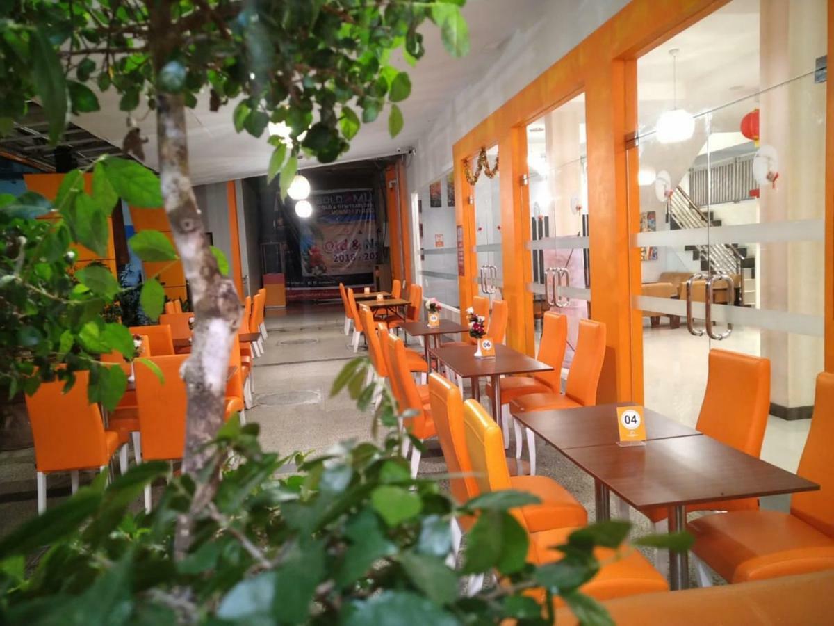 Fortune Front One Hotel Kendari Luaran gambar