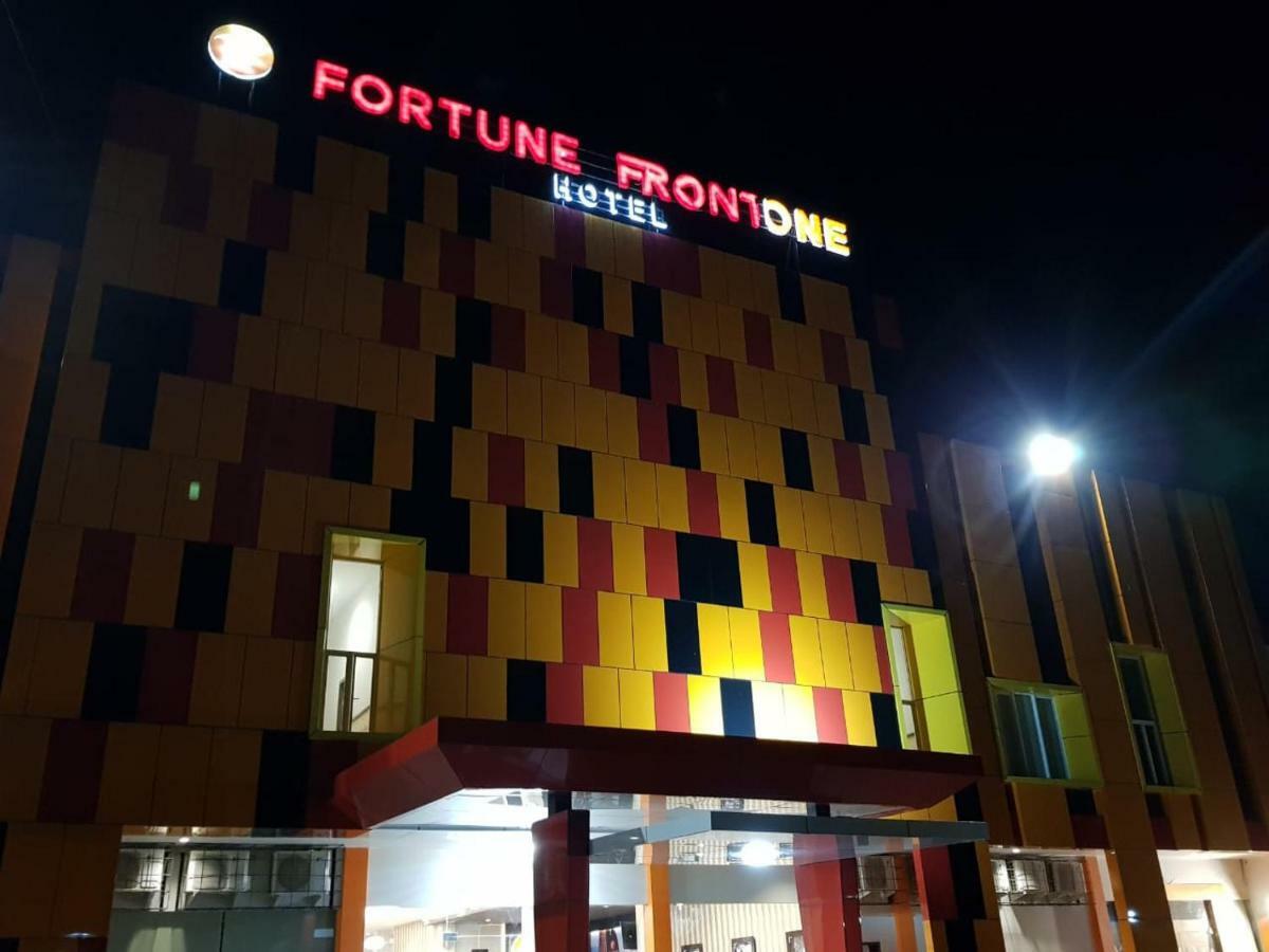 Fortune Front One Hotel Kendari Luaran gambar