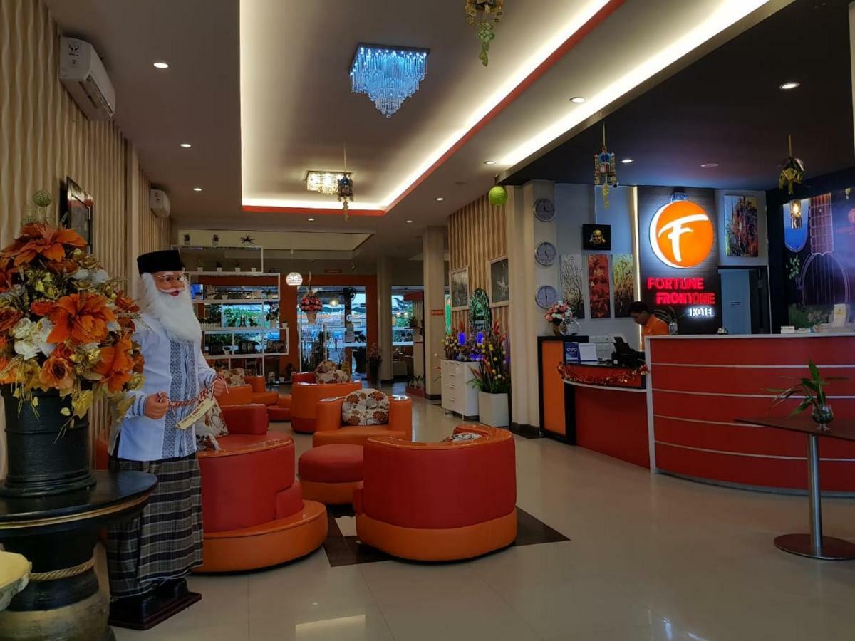 Fortune Front One Hotel Kendari Luaran gambar